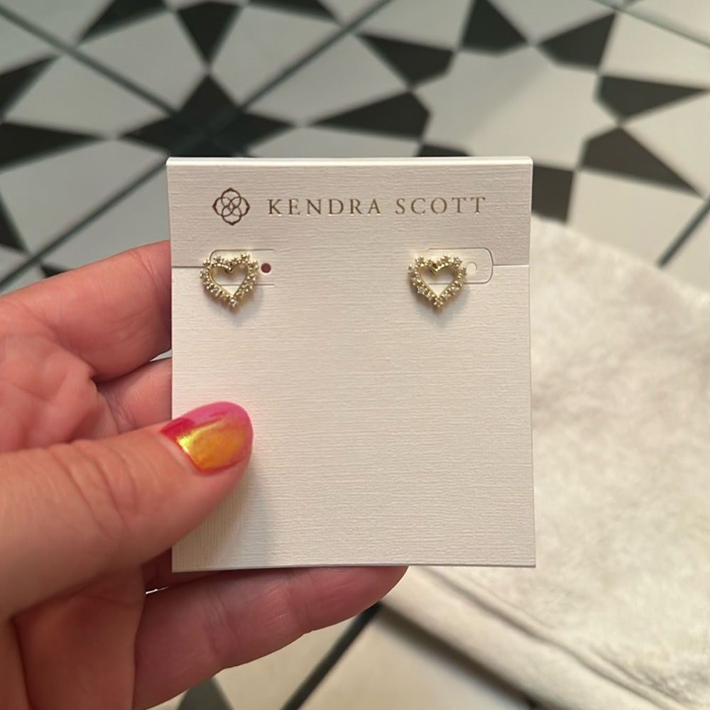 Kendra Scott Tiny heart earrings - never worn